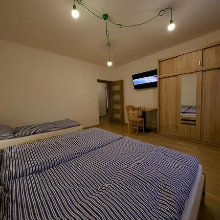 דירה - 3br, Kitchen & Living *