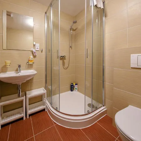 Large 3-bedroom On Main Square With Free Parking *