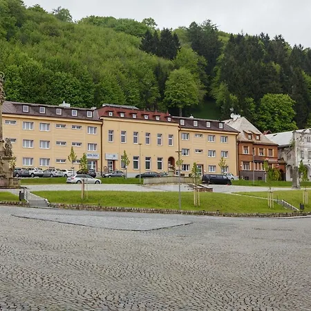 Large 3-bedroom On Main Square With Free Parking Žacléř