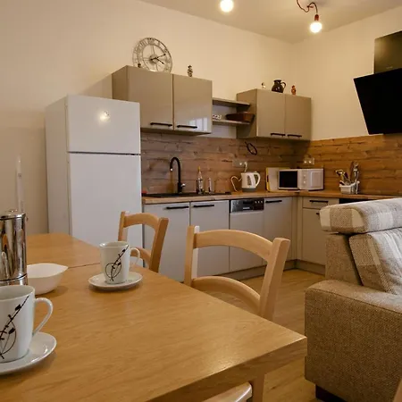 Large 3-Bedroom Apartment On Main Square With Free Parking