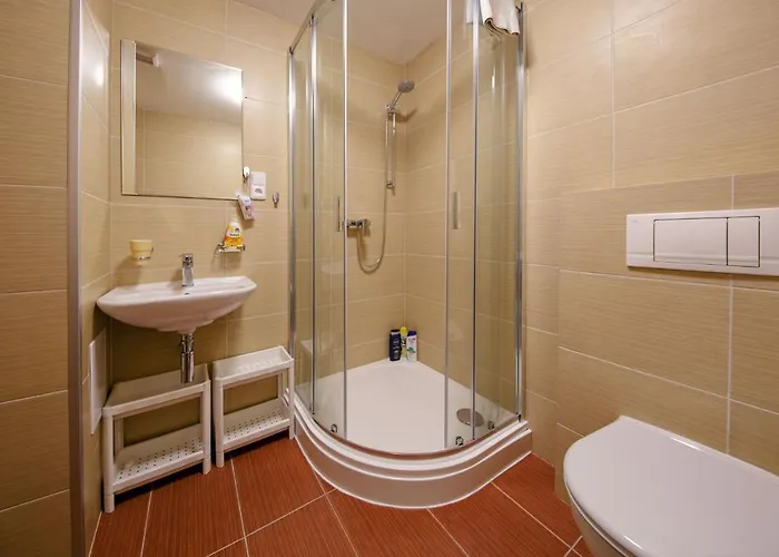 Large 3-bedroom On Main Square With Free Parking *