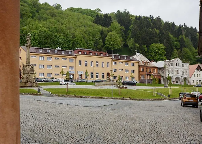 Large 3-bedroom On Main Square With Free Parking Žacléř